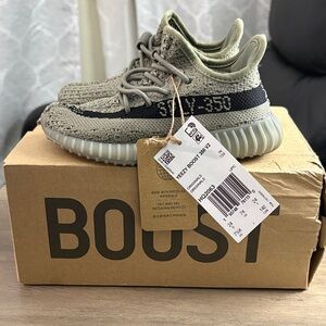 Size 7.5 Adidas Kids Yeezy Boost 350 V2 - Grey and Black
